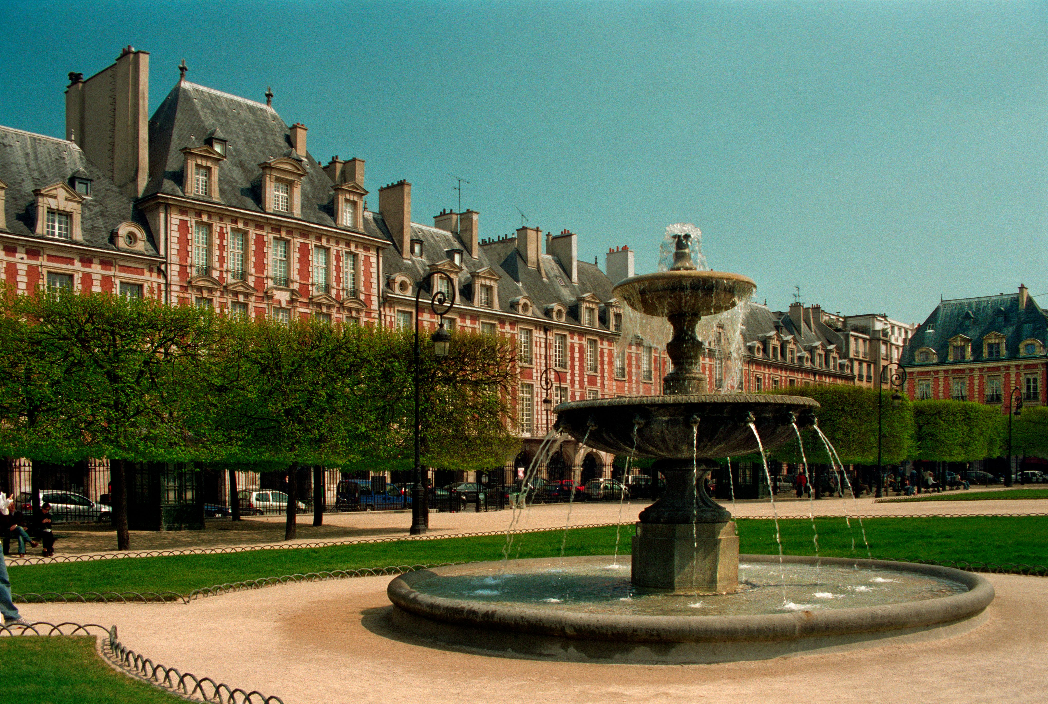 Paris neighbourhood streets