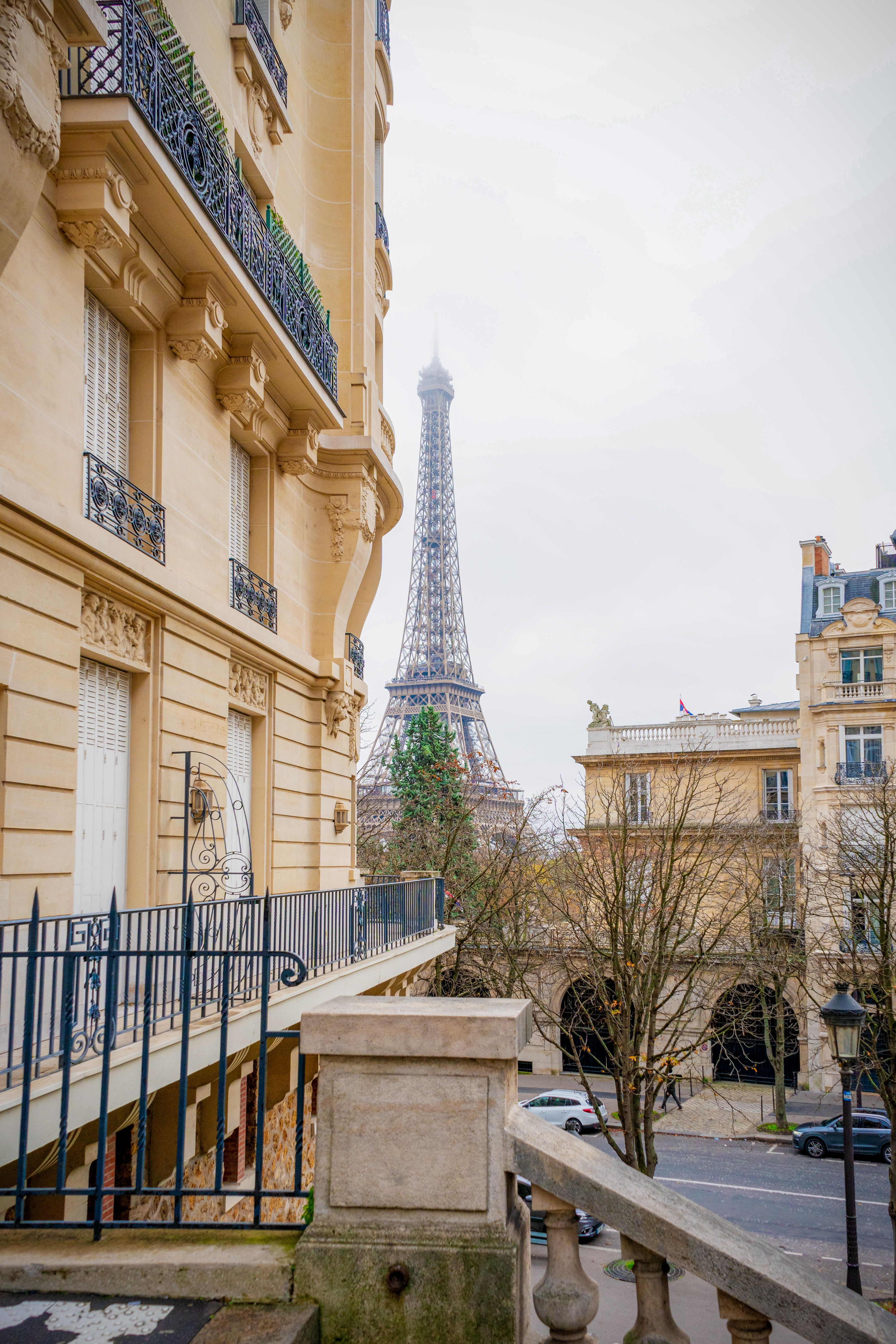 Eiffel Tower neighbourhood in Paris